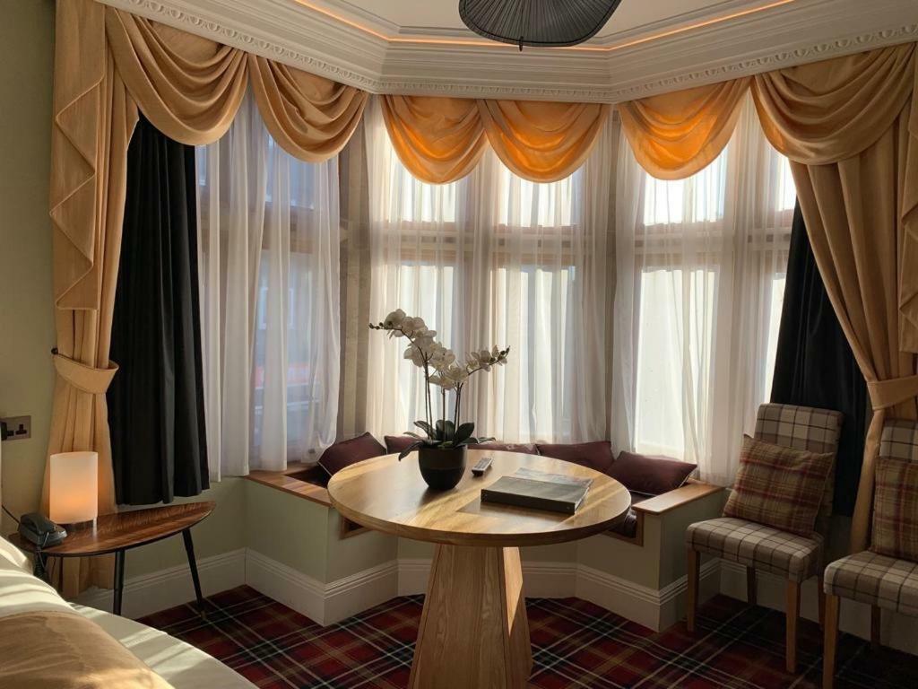 The Somerset House Hotel & Handmade Pie House Уеймут Екстериор снимка